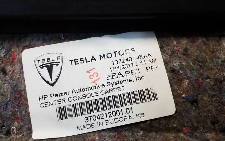 Tesla Model X (2015 - 2021) 107240700A Другая деталь консоли (туннеля) — фото 5