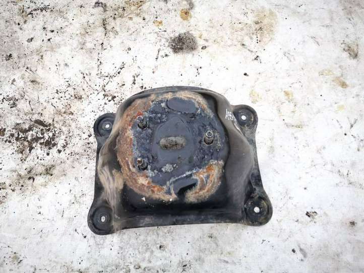Toyota RAV 4 (XA20) (2000 - 2005)   Крепежный винт (запасное колесо)
