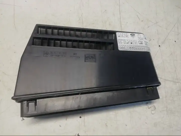 Land Rover Range Rover L322 (2005 - 2009) 64228385388 Прочая отделка багажника — фото 3