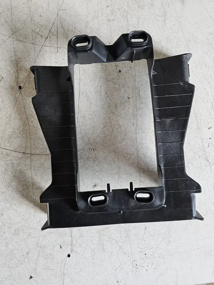 Volkswagen Touareg II (2010 - 2018)  7P6863233 Другая центральная деталь консоли (туннеля)