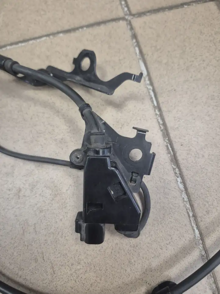 Toyota Corolla E210 E21 (2018 - ) 8282178060 Проводка переднего датчика ABS — фото 5