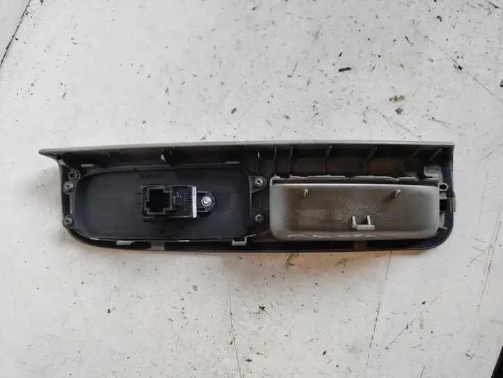 Volvo V50 (2004 - 2008) 8679670 Накладка кнопки стеклоподъемника — фото 2