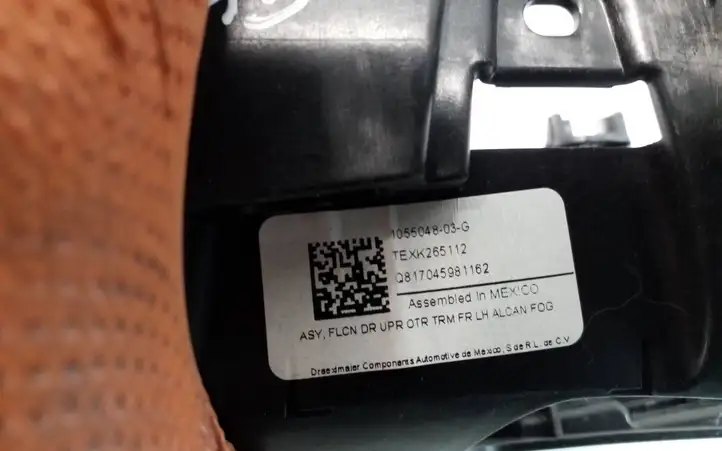 Tesla Model X (2015 - 2021) 105504803G Прочая отделка задней двери — фото 5