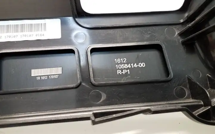 Tesla Model X (2015 - 2021) 105841400 Прочая отделка задней двери — фото 5