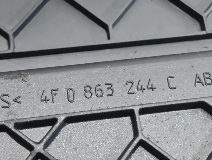 Audi A6 S6 C6 4F (2004 - 2008) 4F0863244C Другая деталь консоли (туннеля) — фото 4
