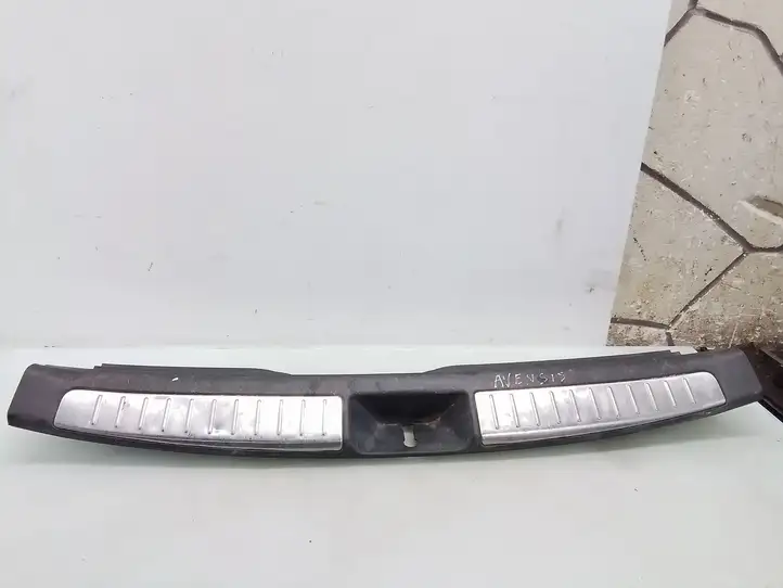 Toyota Avensis T250 (2003 - 2006) 5838705090 Отделка порога багажника — фото 1