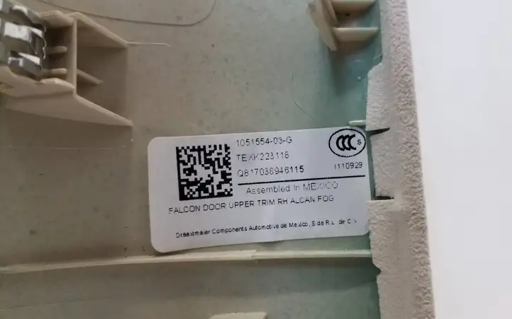 Tesla Model X (2015 - 2021) 105155403G Прочая отделка задней двери — фото 7