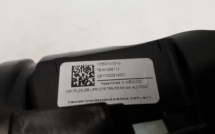 Tesla Model X (2015 - 2021) 105501003G Прочая отделка задней двери — фото 5