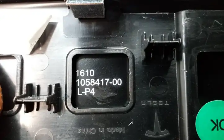 Tesla Model X (2015 - 2021) 105841700 Прочая отделка задней двери — фото 6