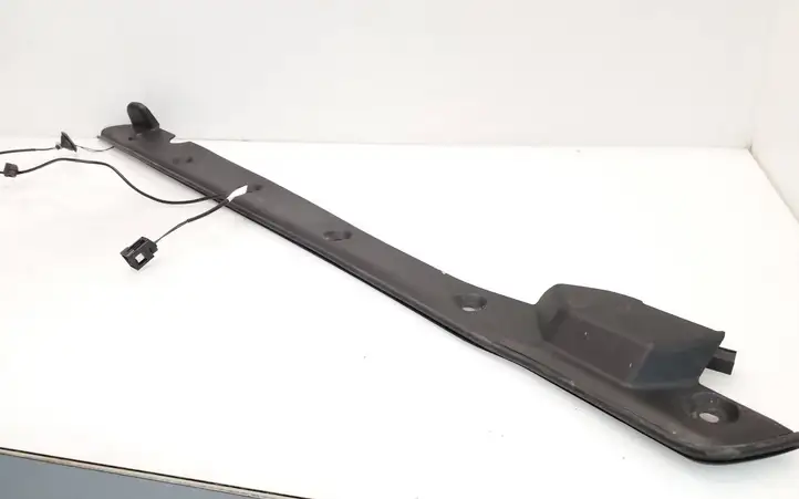 Tesla Model X (2015 - 2021) 105629900 Прочая отделка задней двери — фото 2