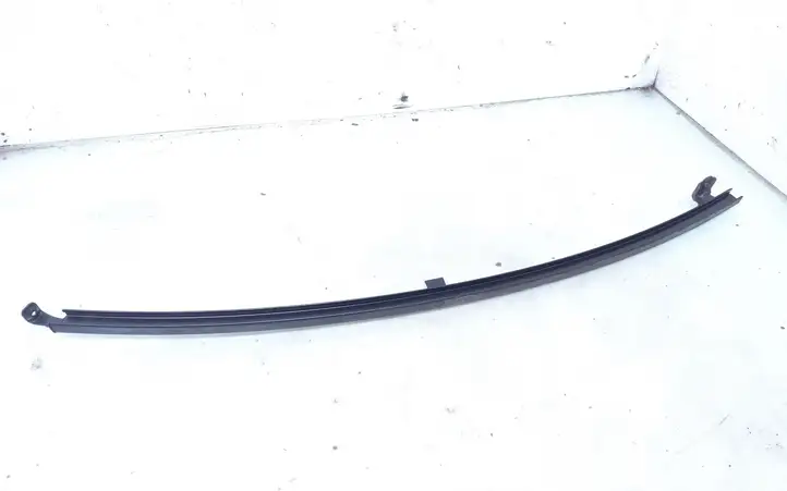 Toyota Yaris (2005 - 2009) Прочая отделка задней двери — фото 2