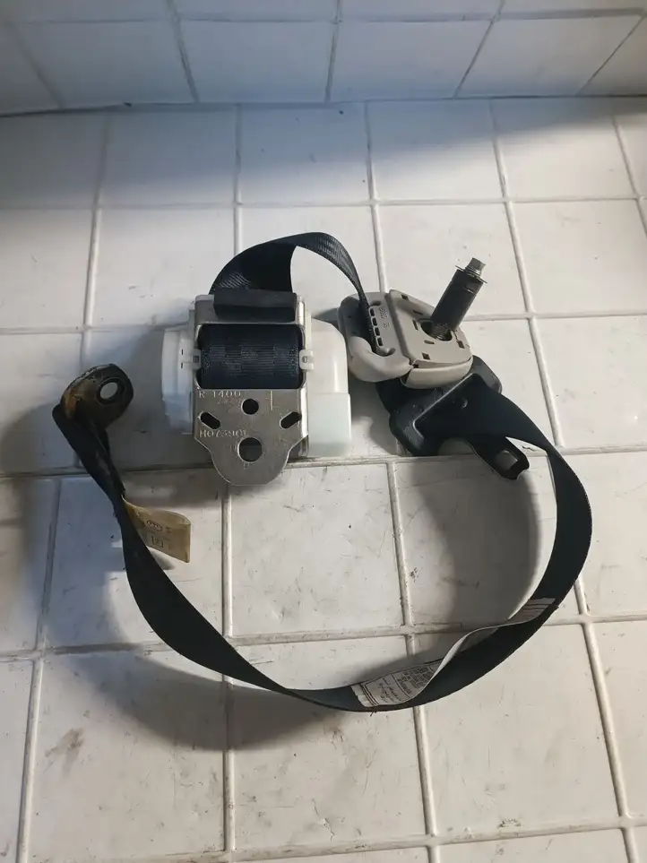 Toyota Corolla Verso AR10 (2004 - 2009) 0433086 Задний ремень безопасности — фото 1