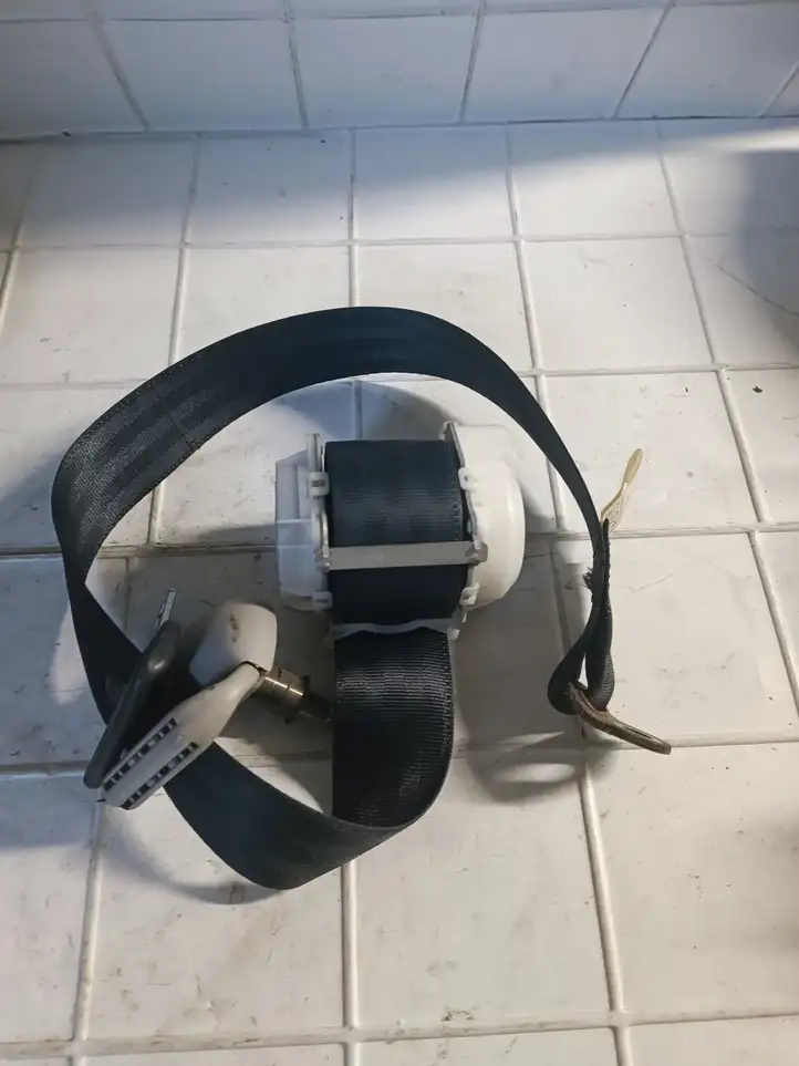 Toyota Corolla Verso AR10 (2004 - 2009) 0433086 Задний ремень безопасности — фото 1