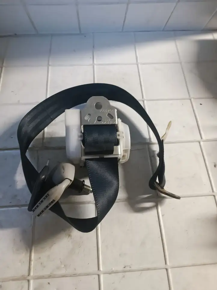 Toyota Corolla Verso AR10 (2004 - 2009) 0433086 Задний ремень безопасности — фото 2