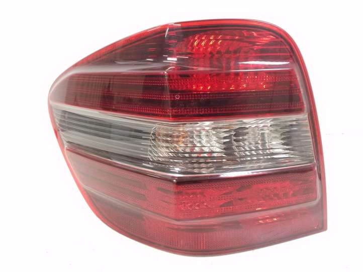 Mercedes-Benz ML W164 (2005 - 2011)  A1648202164 Задний фонарь в кузове