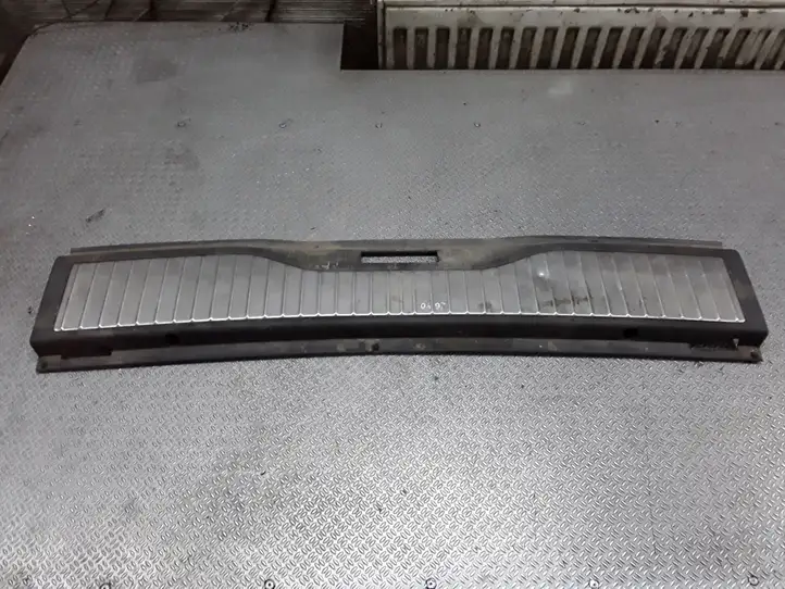 Opel Zafira B (2003 - 2006) 322225228 Отделка порога багажника — фото 1