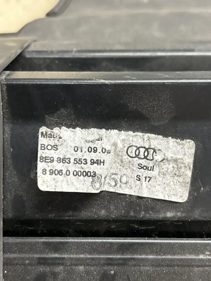 Audi A4 S4 B7 8E 8H (2004 - 2009) 8E986355394H Шторка — фото 1