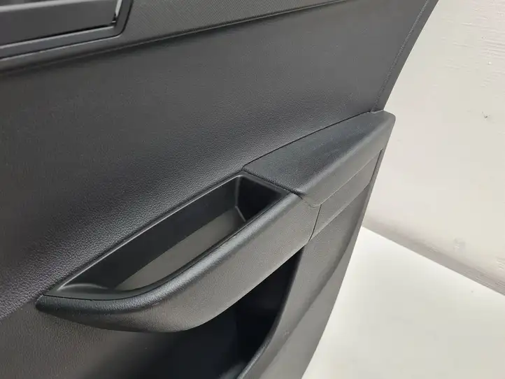 Skoda Fabia Mk3 (NJ) (2015 - 2021) 6V9867024 Обшивка задней двери — фото 2