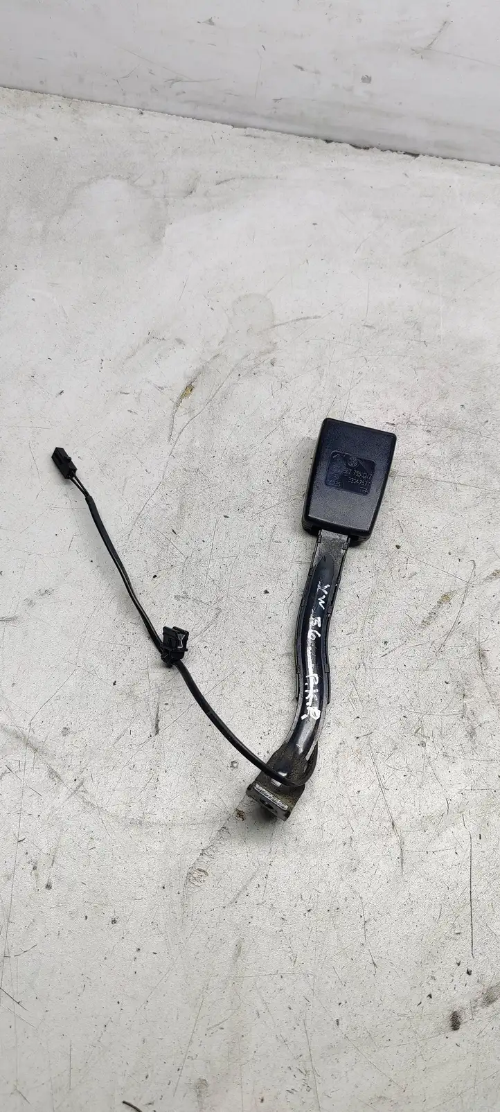 Volkswagen PASSAT B6 (2005 - 2010)  C528 Замок переднего ремня