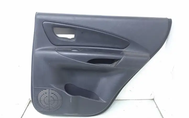 Hyundai Tucson JM (2004 - 2009) 833202E000 Обшивка задней двери — фото 1