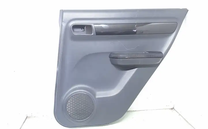 Suzuki Swift (2004 - 2010) 8373163J0 Обшивка задней двери — фото 1
