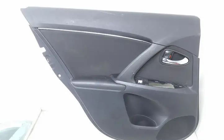 Toyota Avensis T270 (2009 - 2012) 6778805010 Обшивка задней двери — фото 3