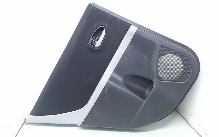 Toyota Yaris (2005 - 2009) 676400D390C0 Обшивка задней двери — фото 1