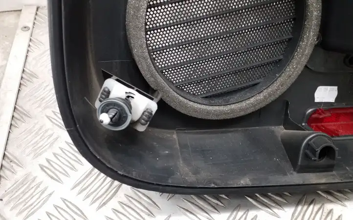 Volkswagen Tiguan (2011 - 2016) 5N0839113AE Обшивка задней двери — фото 5