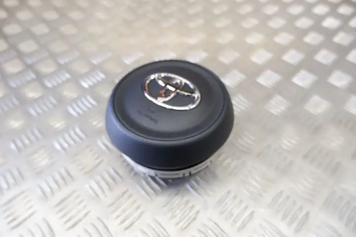 Toyota Yaris Cross (2020 - ) 45130K0040 Подушка безопасности руля — фото 3