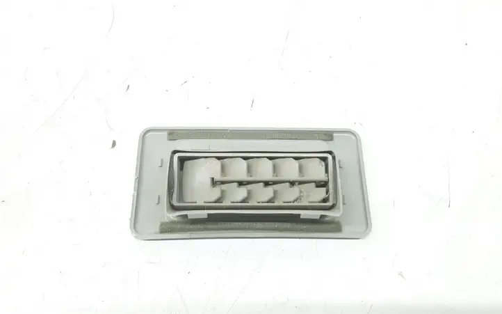 Mitsubishi Pajero (1999 - 2003)   Вентиляционная решетка в крыше