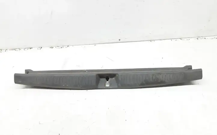 Toyota Avensis T220 (2000 - 2003) 5838705060 Отделка порога багажника — фото 1