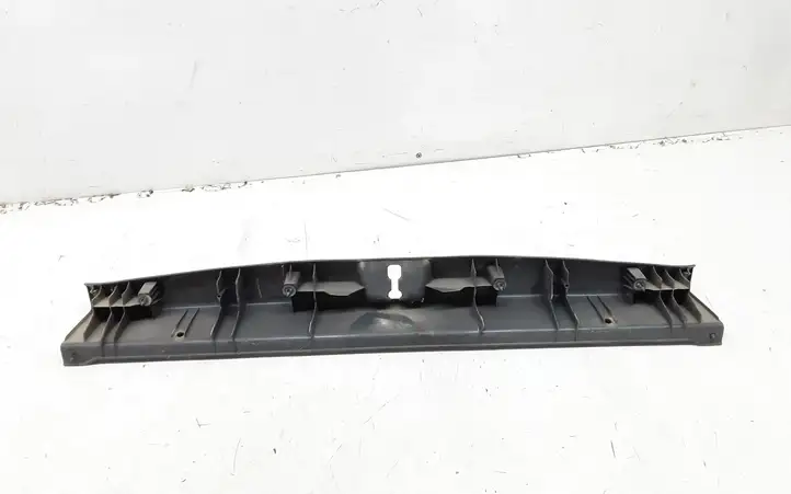 Toyota Avensis T220 (2000 - 2003) 5838705060 Отделка порога багажника — фото 2