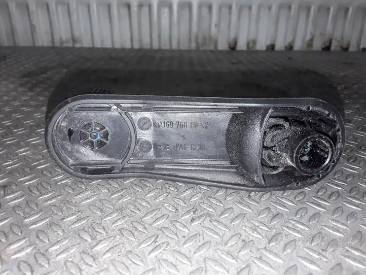 Mercedes-Benz A W169 (2004 - 2012) A1697600002 Ручка стеклоподъемника — фото 2