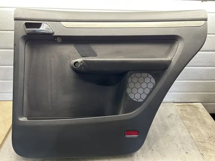 Volkswagen Touran I (2003 - 2010) 1T0867212022 Обшивка задней двери — фото 1