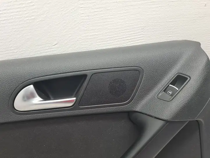 Volkswagen Tiguan (2007 - 2011) 5N0839113 Обшивка задней двери — фото 2