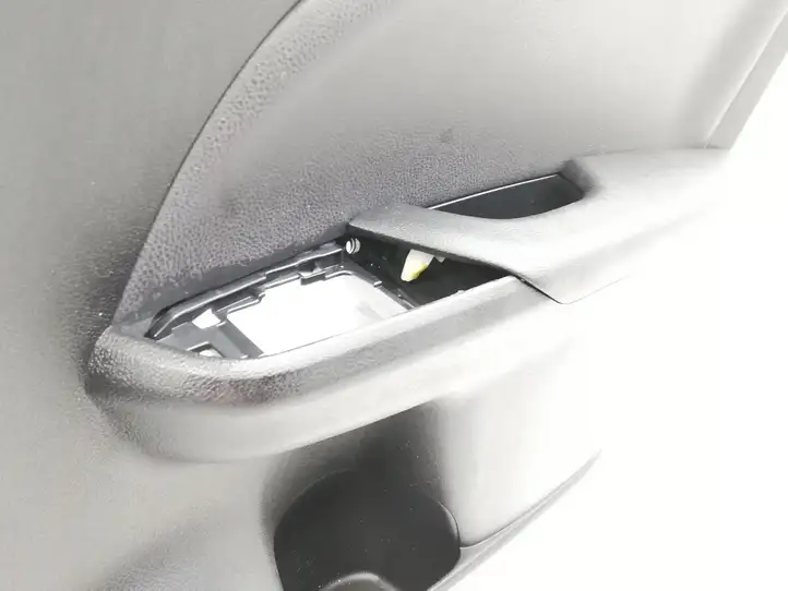 Toyota Prius (XW50) (2015 - ) 67617X1B04 Обшивка задней двери — фото 4