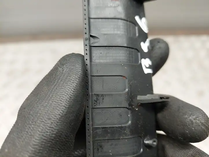 Audi A4 (2015 - 2019)  8113418 Подстилочка выдвижного ящика / полочки