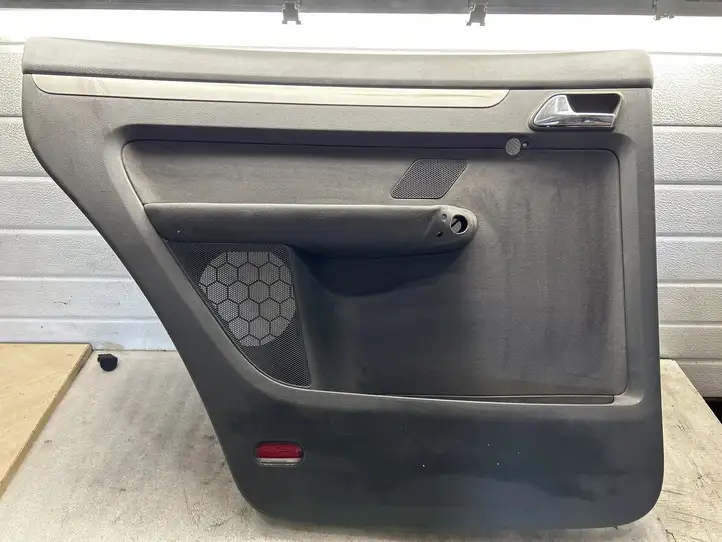 Volkswagen Touran I (2003 - 2010) 1T086721023 Обшивка задней двери — фото 1