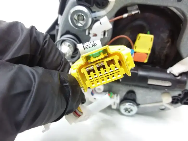 Audi A6 (2011 - 2014)  4G0880201E Подушка безопастности руля