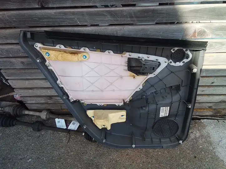 Toyota Prius (XW30) (2009 - 2015) 74815X1B02 Обшивка задней двери — фото 6