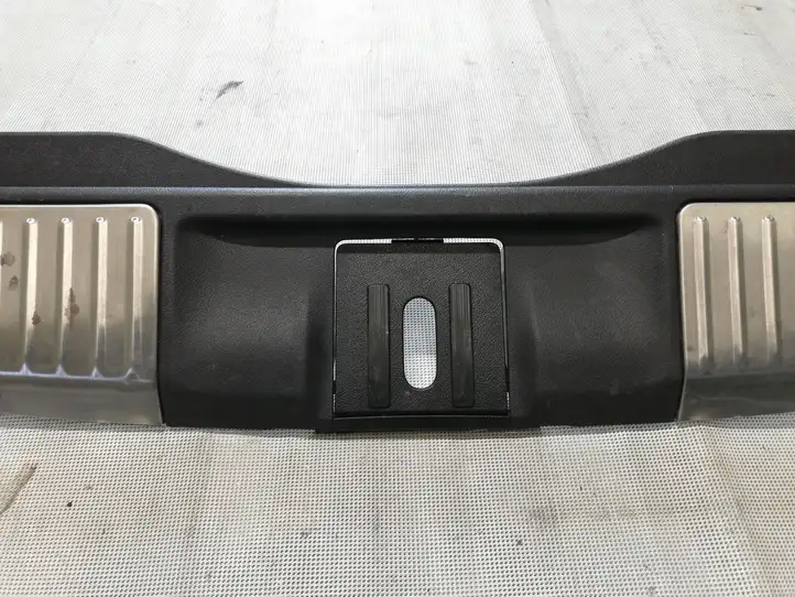 Honda Accord (2008 - 2016) 84640TL4G0 Отделка порога багажника — фото 3