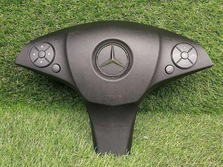 Mercedes-Benz C W204 (2007 - 2014) 0008605702 Подушка безопасности руля — фото 1