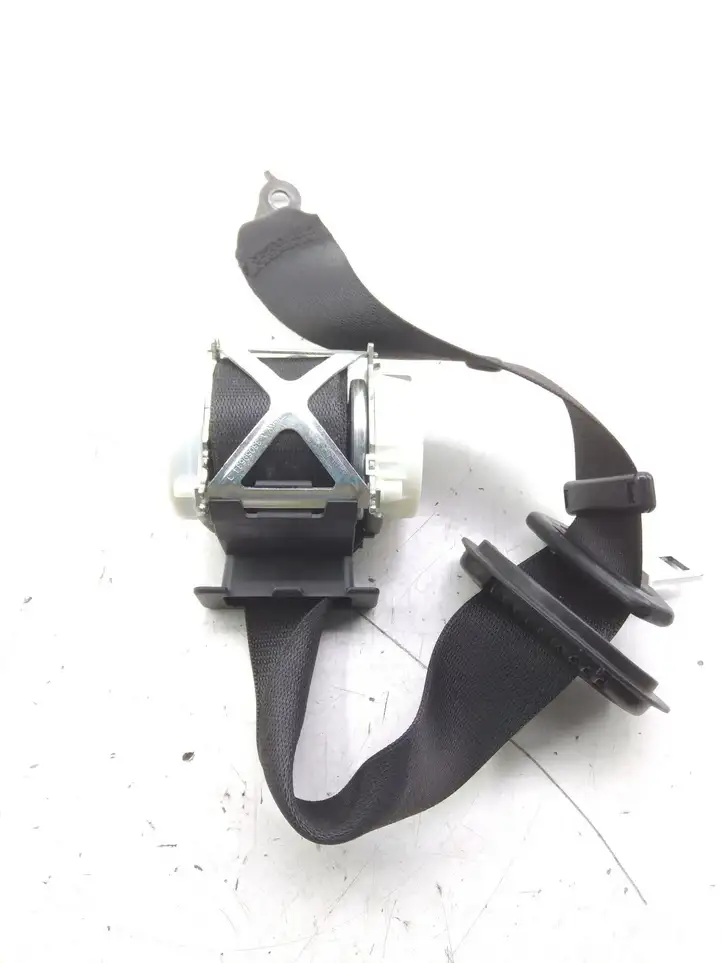 BMW 3 F30 F35 F31 (2012 - 2018)   Передний ремень безопасности