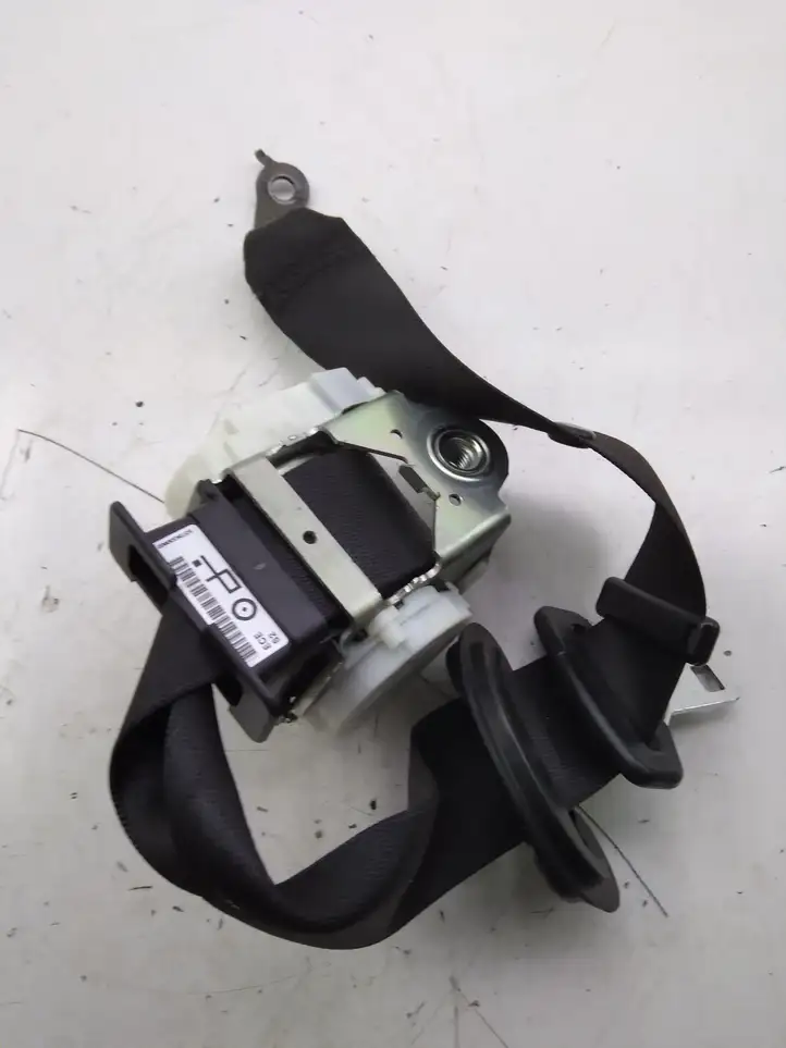 BMW 3 F30 F35 F31 (2012 - 2018)   Передний ремень безопасности