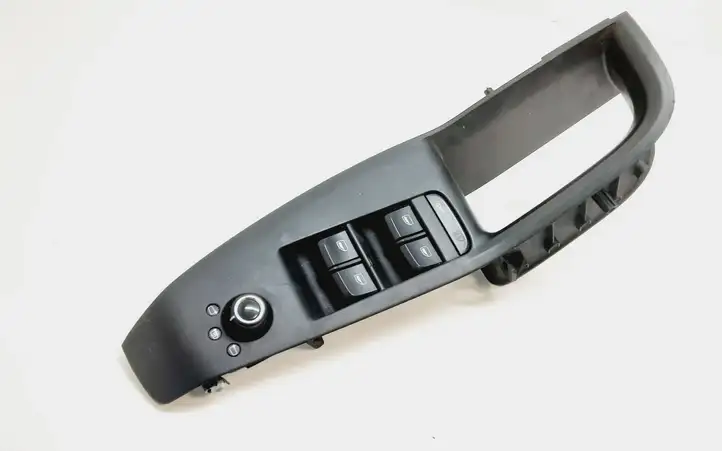 Audi Q5 (2008 - 2012)  8r2867172 Другая деталь отделки пере́дней дверей