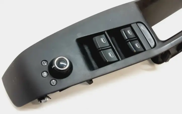 Audi Q5 (2008 - 2012)  8r2867172 Другая деталь отделки пере́дней дверей