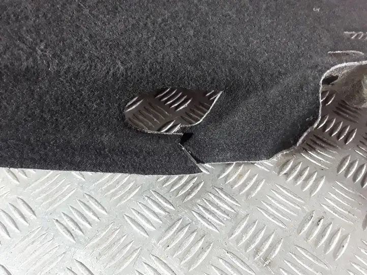 Audi A4 (2011 - 2015)   Нижний отделочный щит бока багажника