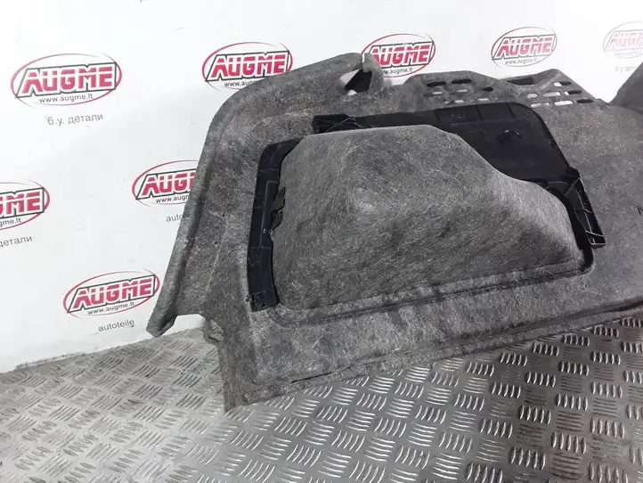 Audi A4 (2011 - 2015)   Нижний отделочный щит бока багажника