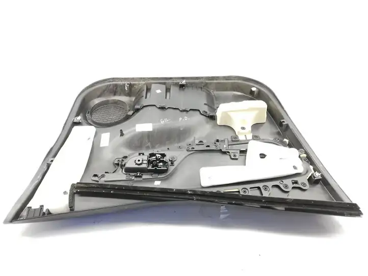 Toyota Yaris (2014 - 2019) 676100DR80 Обшивка передней двери — фото 3