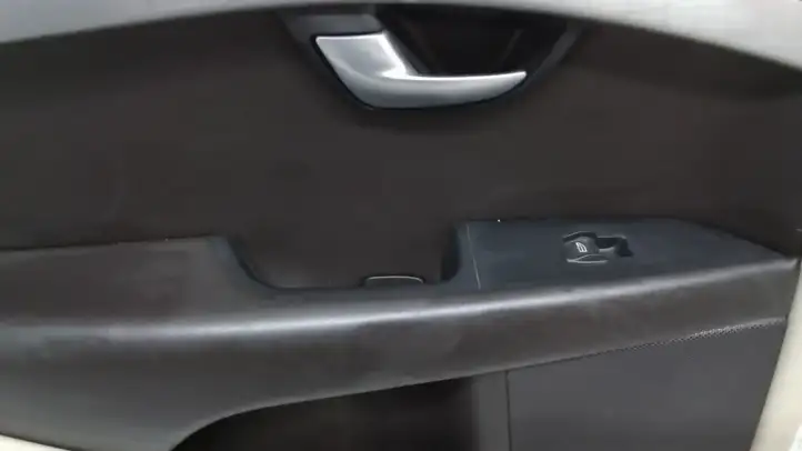 Volvo V70 (2007 - 2013) 39878956 Обшивка задней двери — фото 3